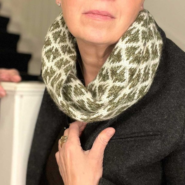 Aase Infinity Scarf