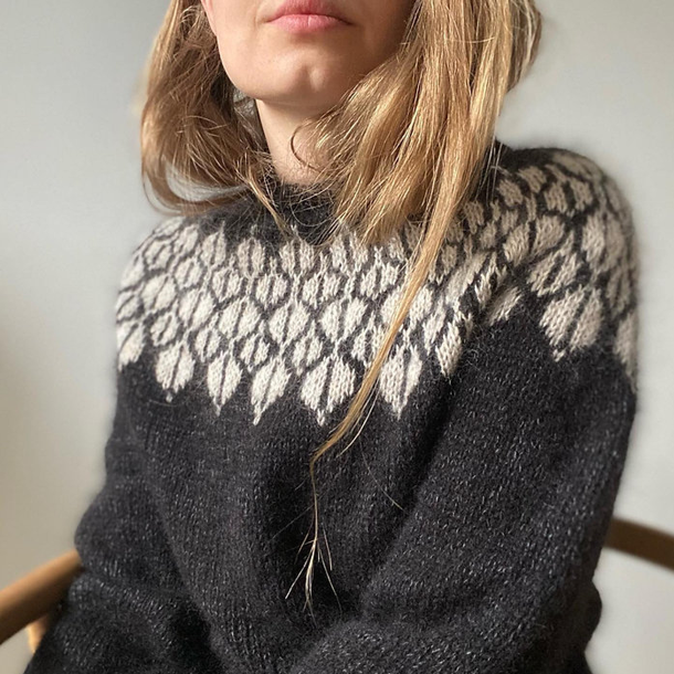 �R� Pullover