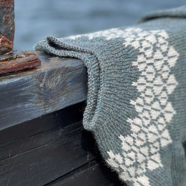 �R� Sweater Junior
