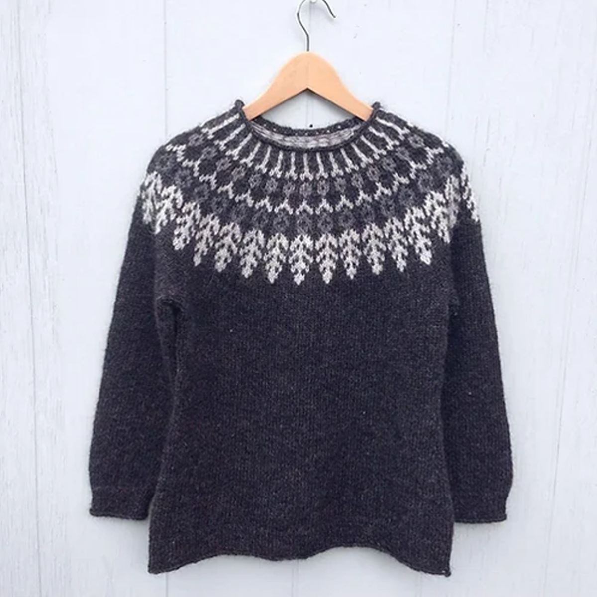 FJÄDER Sweater | English Knitting Pattern by Hanne Rimmen