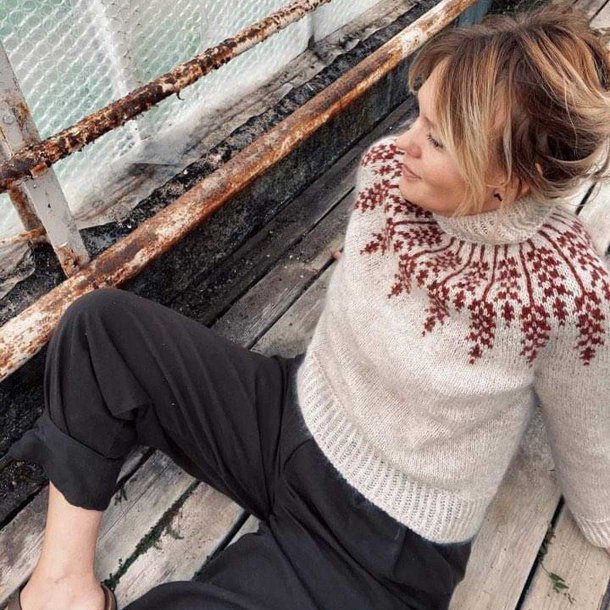 LUPIN Sweater