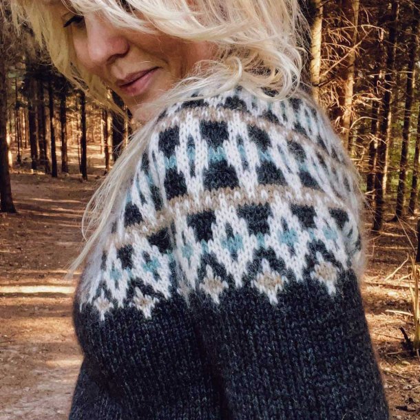 R�M� Sweater